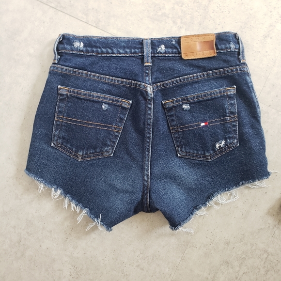 Tommy Hilfiger Uniquely Distressed Denim Shorts - Picture 4 of 10